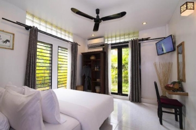 Enkosa 3-bedroom Modern Villa + pool & bar