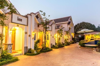 Bungalow D with Swimming Pool - Romchek Flower