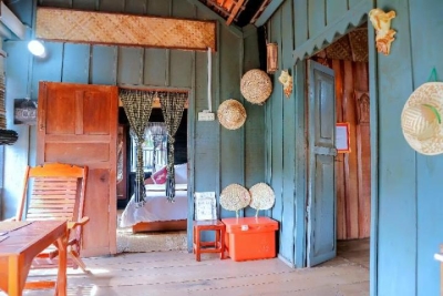 Old Khmer Wooden House + Breakfast