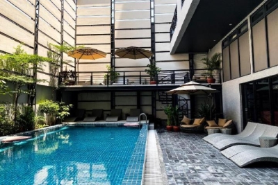 HH Hotel and Skybar