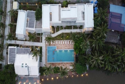 The B Resort