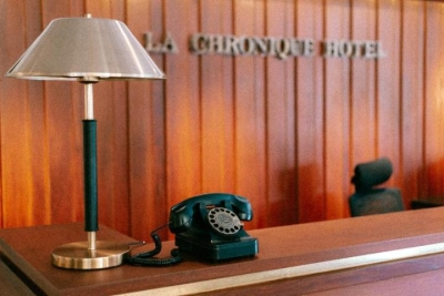 LA. CHRONIQUE HOTEL