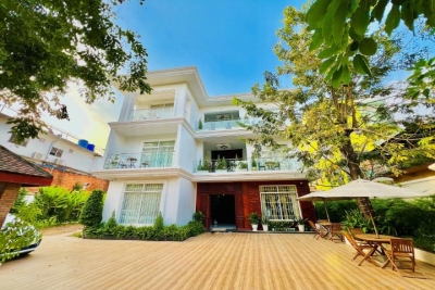 Entire Floor 5 Rooms in NyNa Villa Guesthouse
