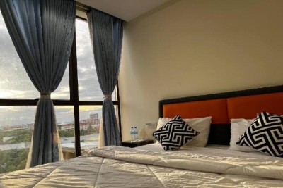 F-0525 (Feel Like your Own Room) & Taxi available