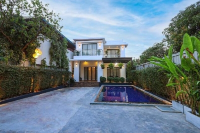 Modern Private Villa by La San