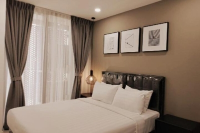 *Roof-Top Pool* River View 3BR Apartment @ Peak