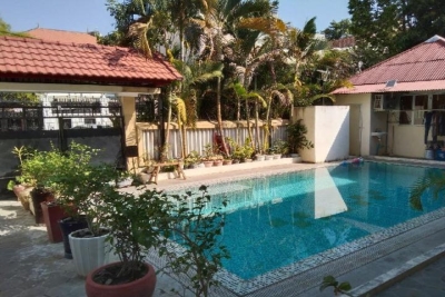 Room 7 - Studio in a villa with swimming pool