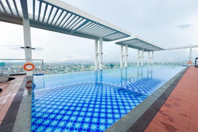 Golden One Residence with Sky Pool